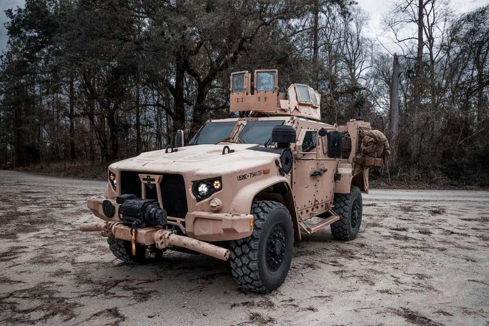 JLTV na wypasie. Zastąpił Humvee, a teraz zaczął strzelać laserami