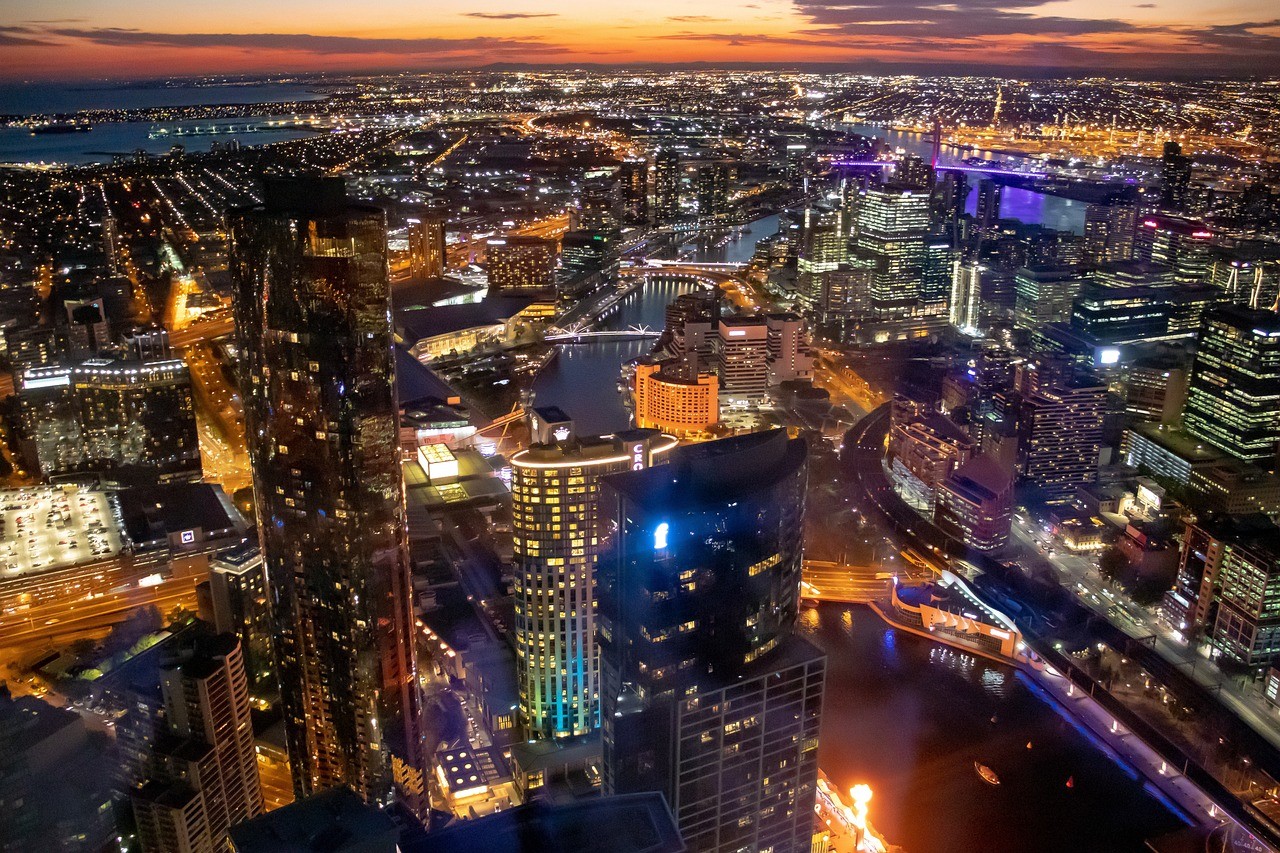 Widok na Melbourne podczas zachodu słońca
