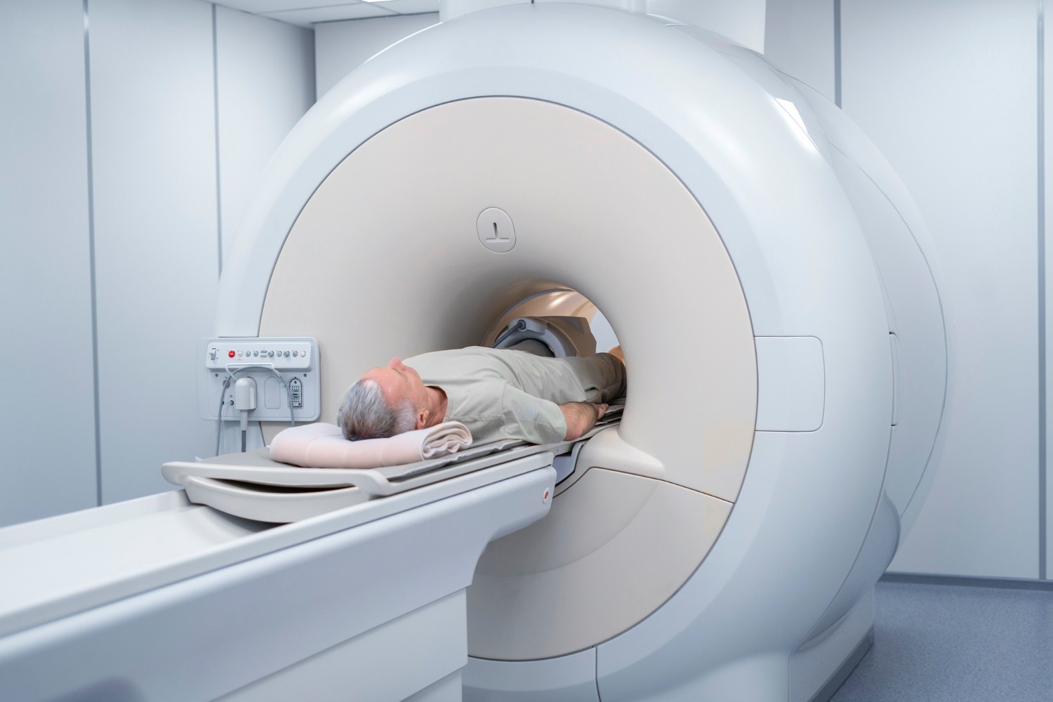 Bez nadprzewodzących magnesów rozwój urządzeń do MRI nie byłby możliwy /Fot. Freepik
