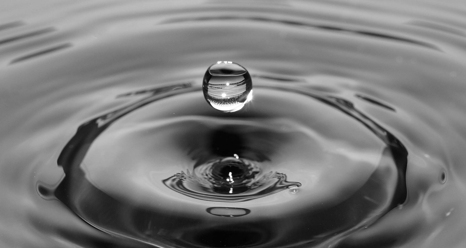 Naukowcy odkryli nowy sposób na lewitację wody. Efekt pojawia się teraz znacznie szybciej