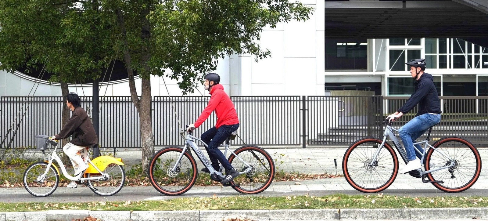 DirtySixer pokazał swoje specjalne elektryczne rowery. Wielu rowerzystów za nie podziękuje