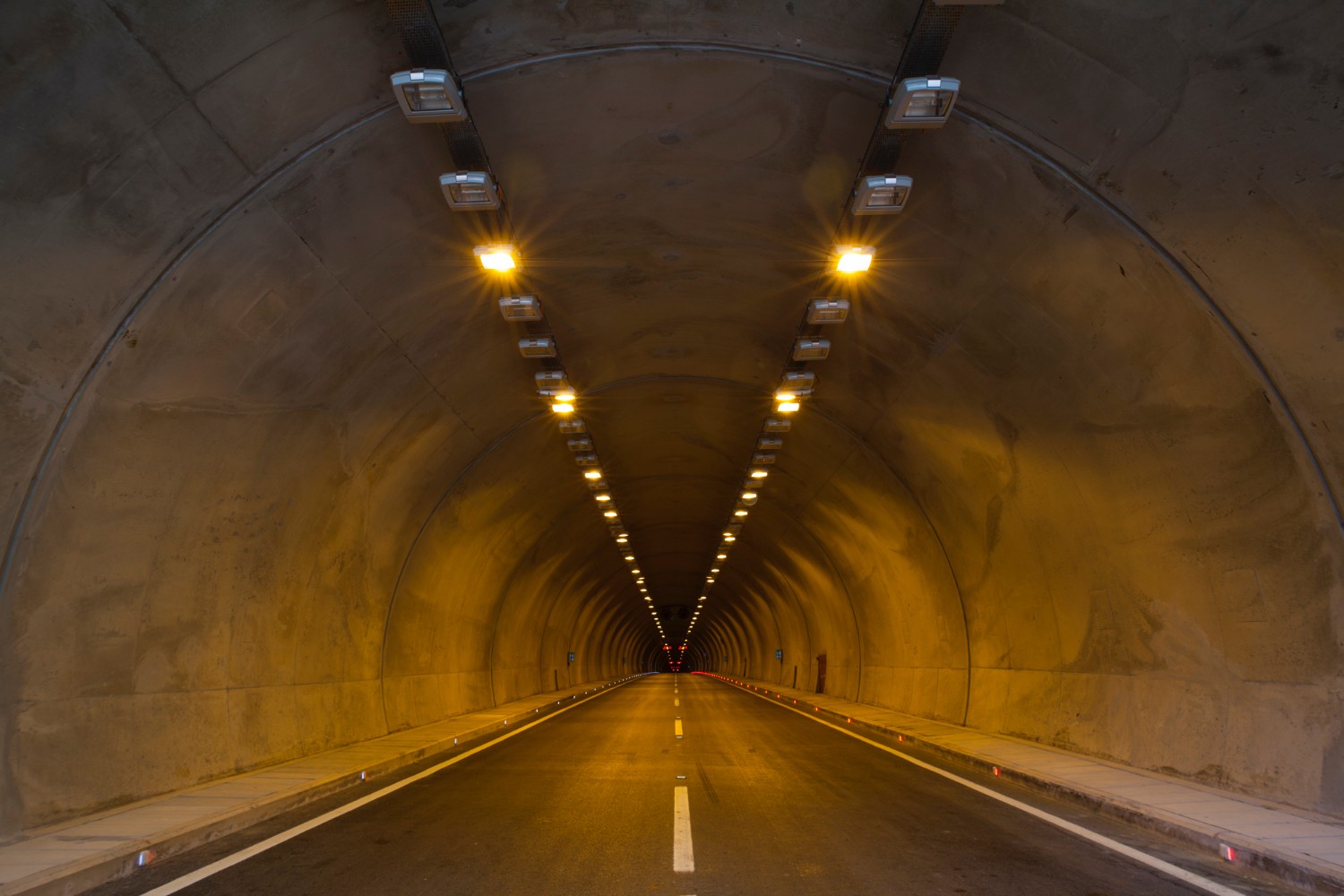 Tunel &#8211; zdjęcie poglądowe /Fot. Freepik
