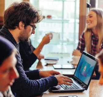 Bezpieczne surfowanie w niezabezpieczonych sieciach