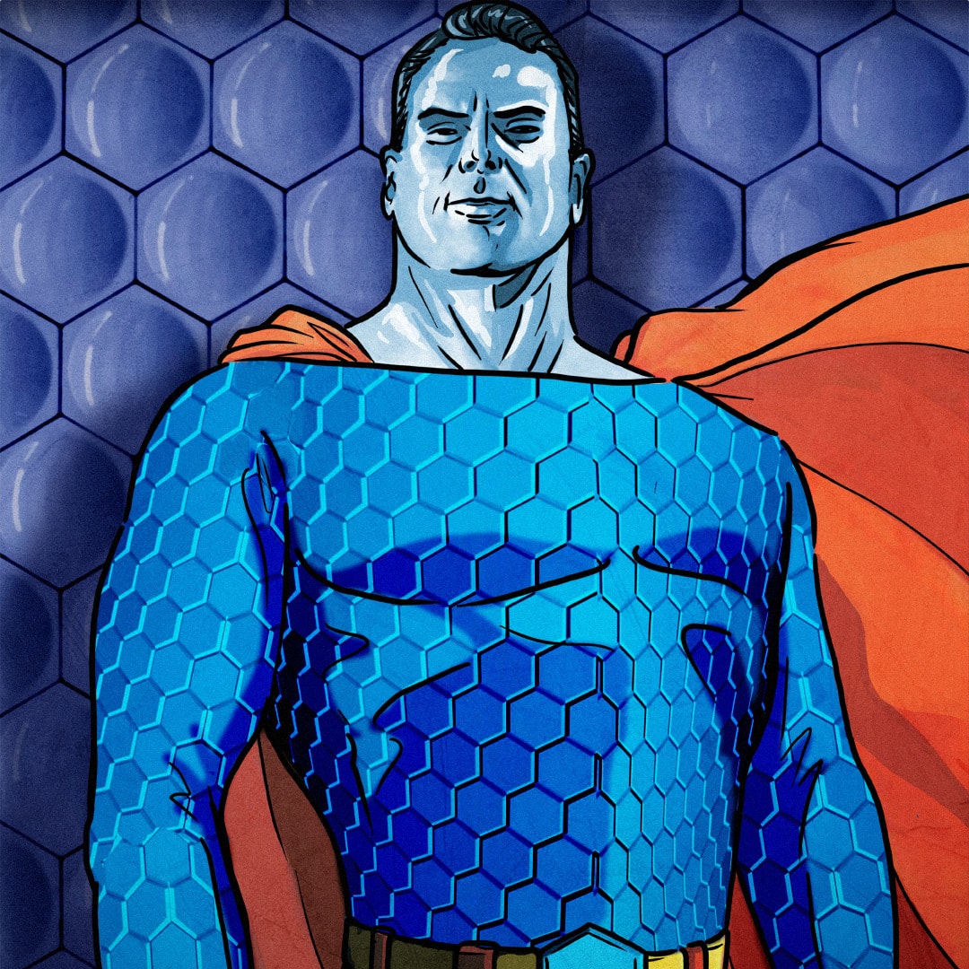 Kamienna postać w niebieskim kombinezonie złożonym z sześciokątów foremnych i pomarańczowym płaszczu.