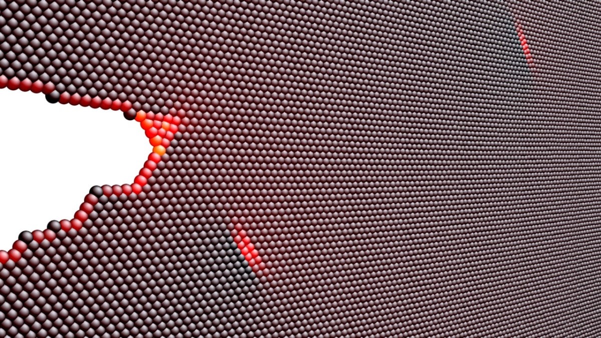 Ten rendering pokazuje symulację na końcu pęknięcia zmęczeniowego z dwoma defektami dyslokacyjnymi