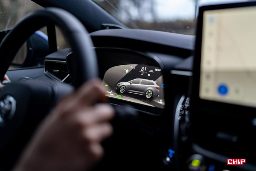 Trzy silniki elektryczne i generator na pokładzie. Chiński producent znalazł złoty środek między spalinówką, a autem na prąd