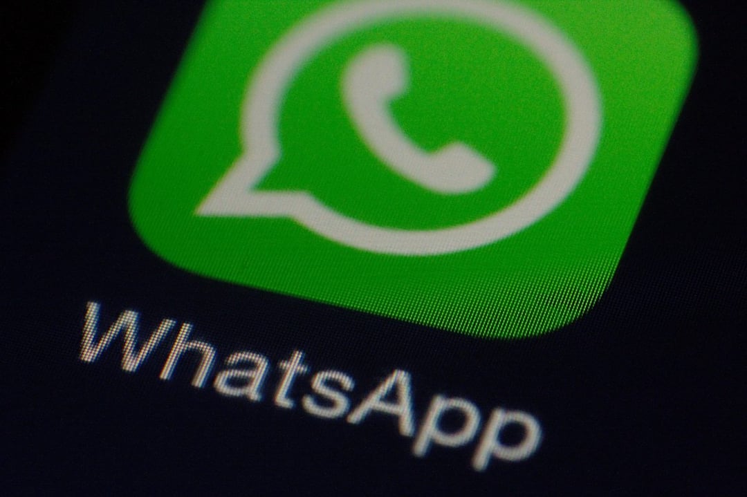 Koniec świętego spokoju na WhatsAppie? Reklamy nadchodzą, ale będzie wyjście
