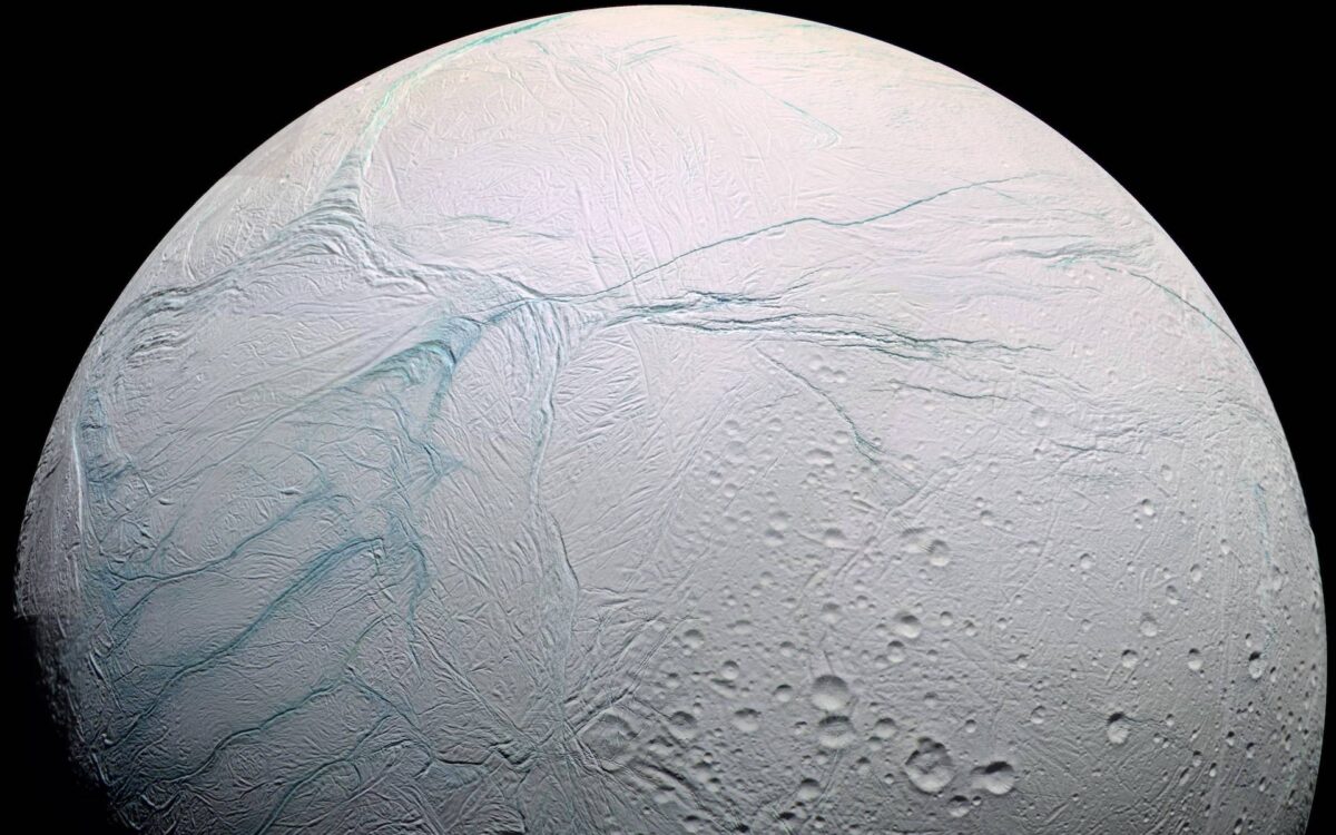 Zwrot akcji w poszukiwaniach życia pozaziemskiego. Enceladus kluczem do rozwikłania zagadki