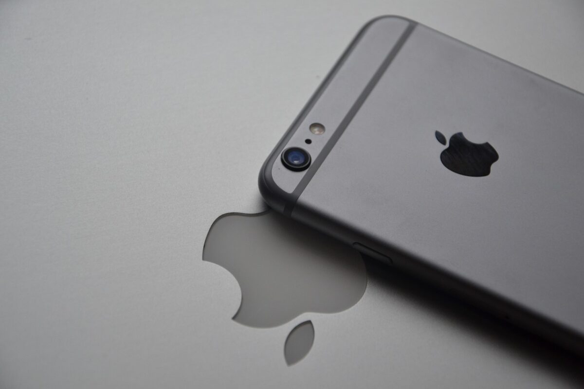 Apple znowu pod naciskiem. Tym razem to UOKiK wymusza na gigancie ważne zmiany