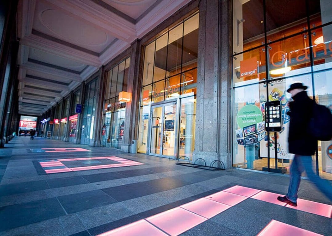 Wiosenne prezenty od Orange. 10 GB za darmo i polowanie na bony Allegro