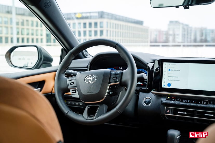 Toyota się chwali. Elektryk przeżyje Twoje dwa spalinowe samochody