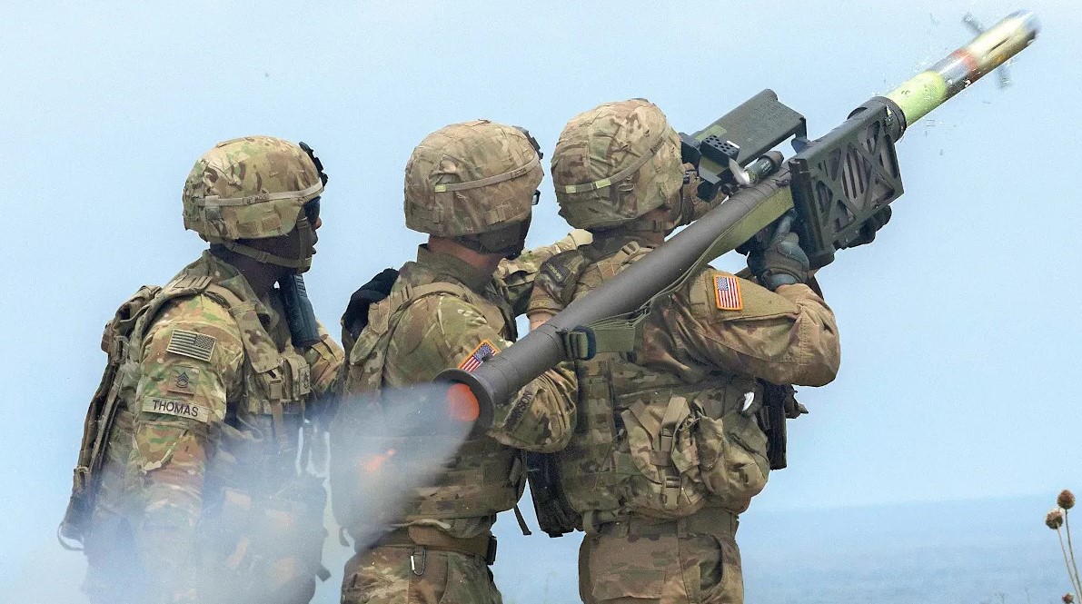 Drony wymusiły przebudowę rakiety od środka. W USA zacznie “oddychać” powietrzem