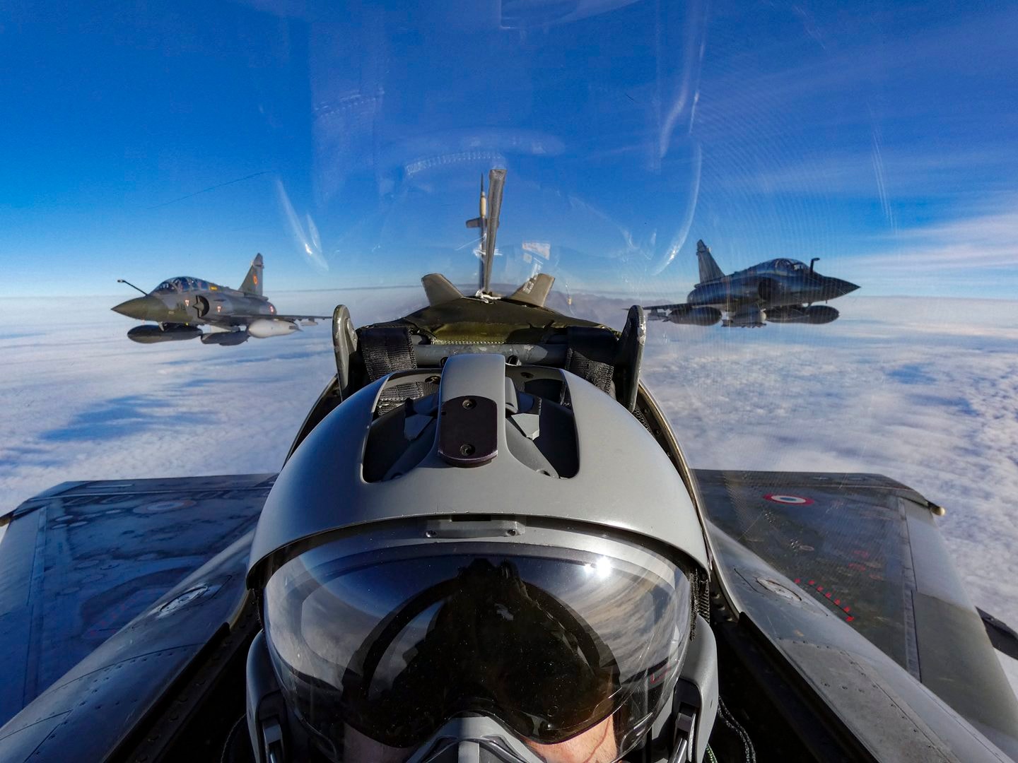 Zdjęcie poglądowe – Pilot samolotu wojskowego Mirage 2000D RMV