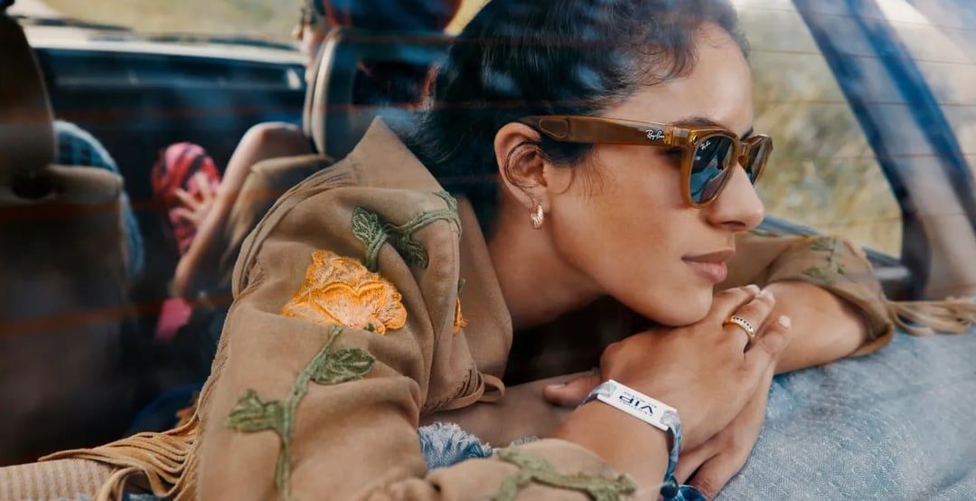 Siri zyska oczy i uszy. Nadchodzą inteligentne okulary, naszyjniki i nowe AirPodsy od Apple’a