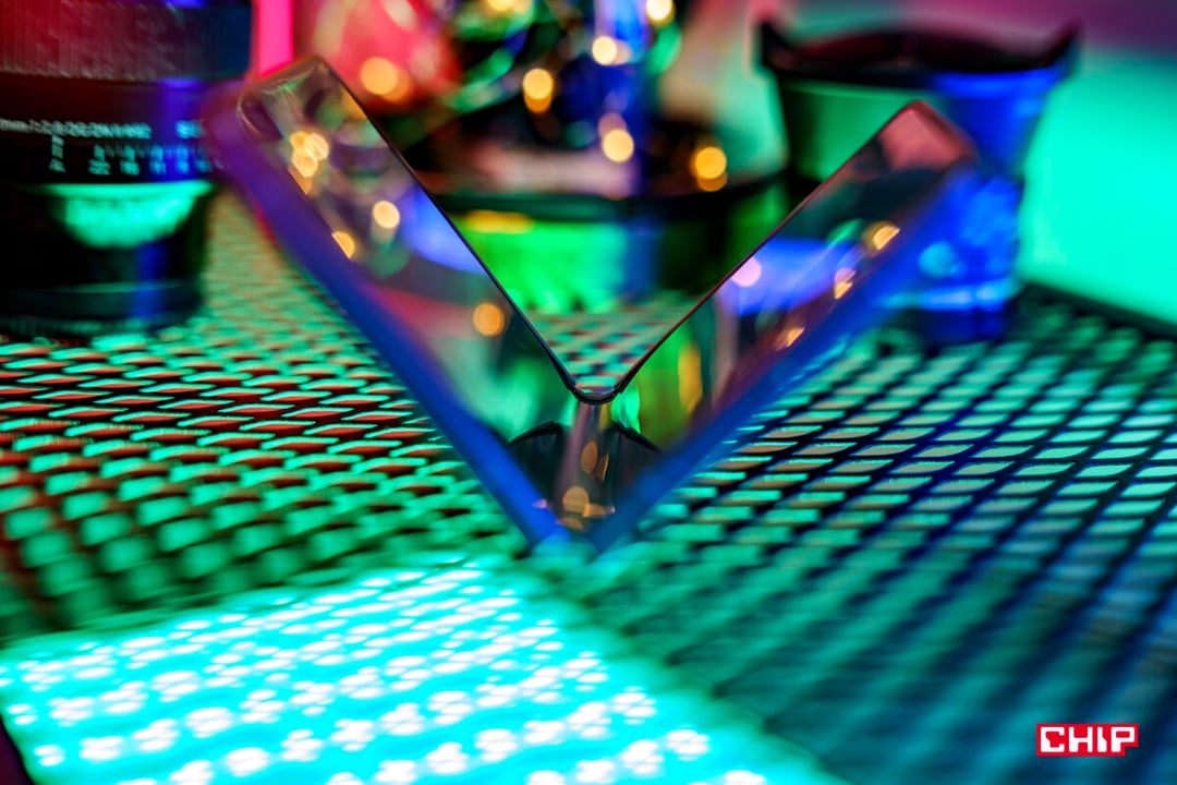 Samsung kombinuje z tanim składakiem. Okrągły ekranik zamiast wielkiego panelu?