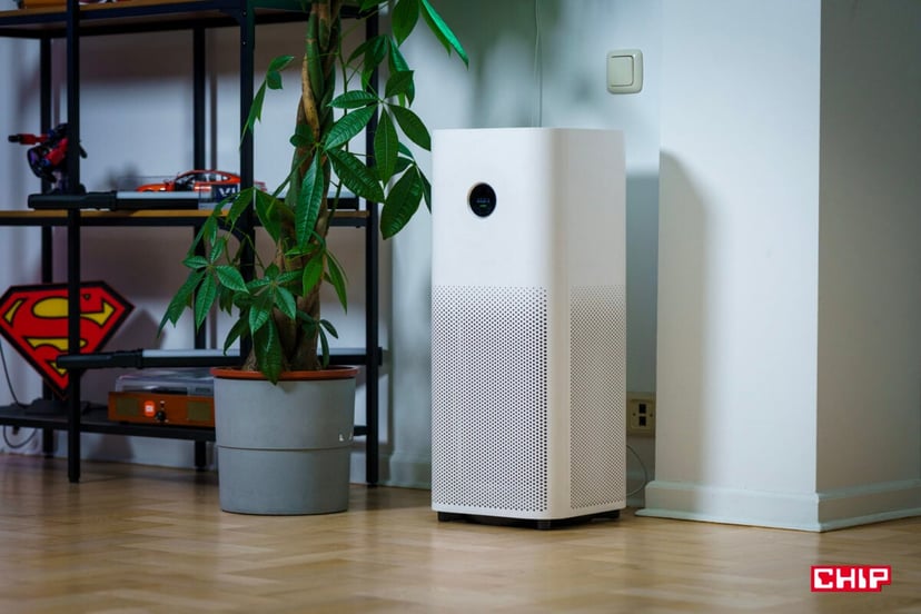 Recenzja Xiaomi Smart Air Purifier 4 Pro. Czy chiński oczyszczacz poradzi sobie z polskim smogiem?