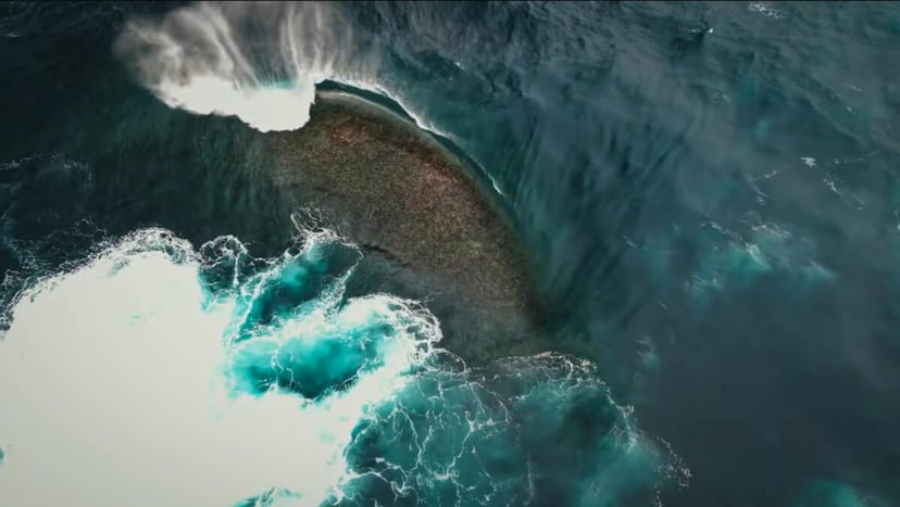 Fala, która nie powinna istnieć. Australijscy sportowcy uwiecznili niezwykłe zjawisko oceaniczne