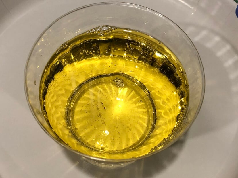 Stary olej spożywczy zamienili w wytrzymały klej. Jest lepszy od dotychczas stosowanych