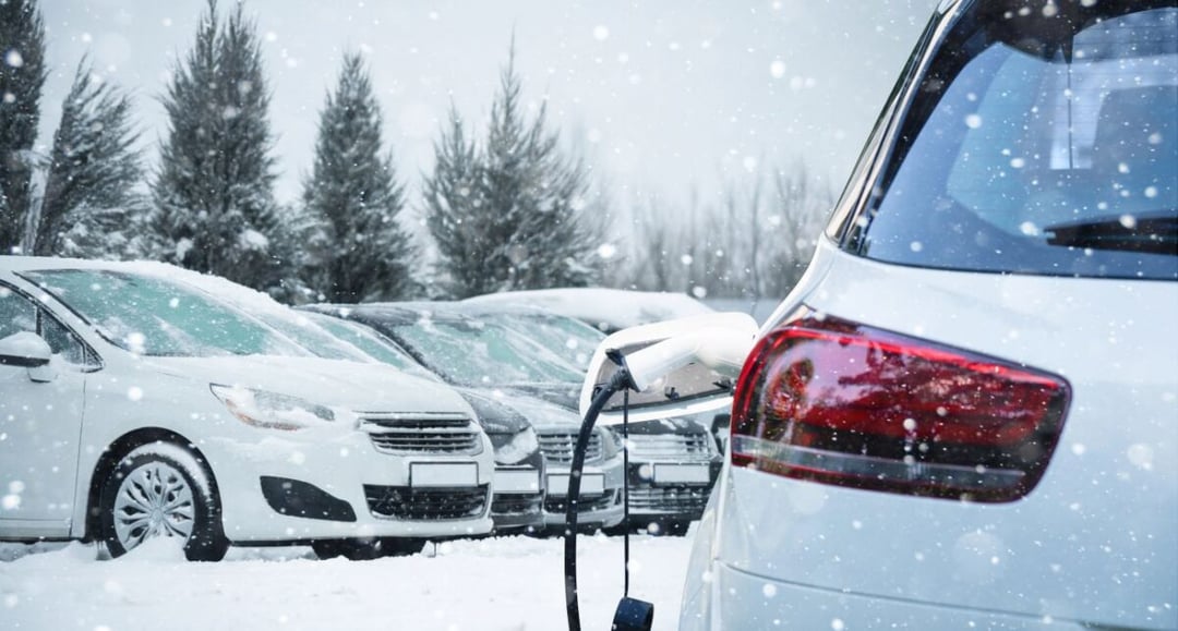 Akumulator lubiący mróz? Nowy elektrolit ma zmienić zasięg samochodów elektrycznych