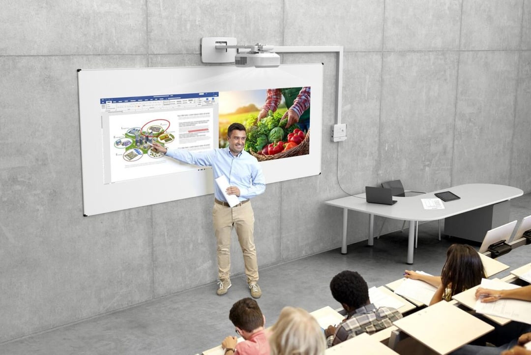 Epson na ISE 2026: najmniejszy projektor 4K o jasności 30 000 lumenów oraz ciekawe rozwiązanie edukacyjne