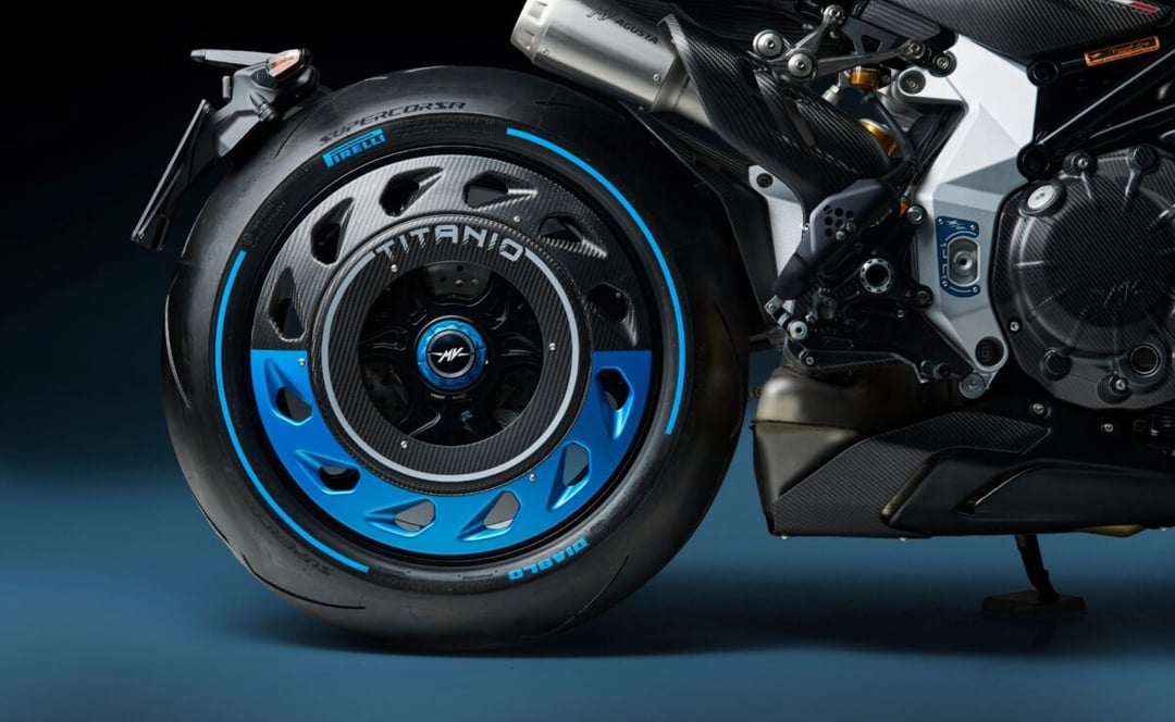 Wszechobecny tytan, cztery cylindry i tylko 300 sztuk. O tym motocyklu zamarzy każdy?