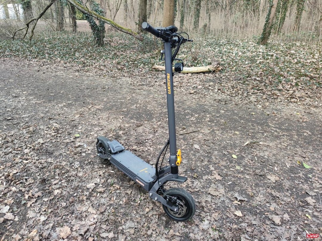 Test Ausom Gosoul 2. Hulajnoga elektryczna bardzo dobrze spisująca się w mieście