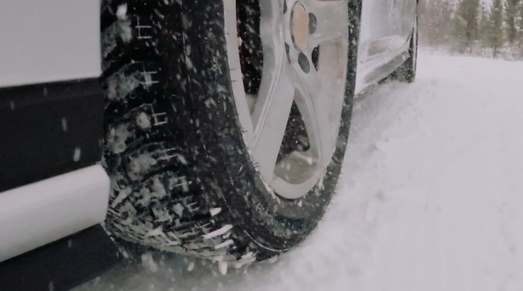 Opony całoroczne to przy tym kit? Stworzyli opony zimowe, o których marzyłeś