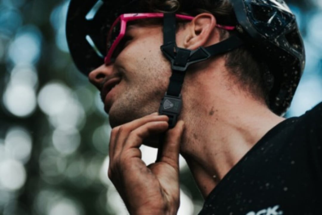 Ten rowerowy gadżet może uratować Ci zdrowie i życie. Jest tylko jeden problem