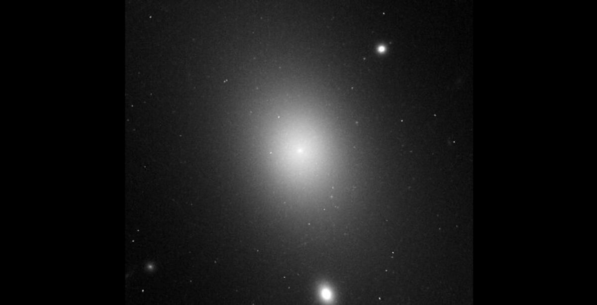 Największa znana nauce galaktyka jest tak ogromna, że astronomowie musieli dwa razy sprawdzić wyniki pomiarów