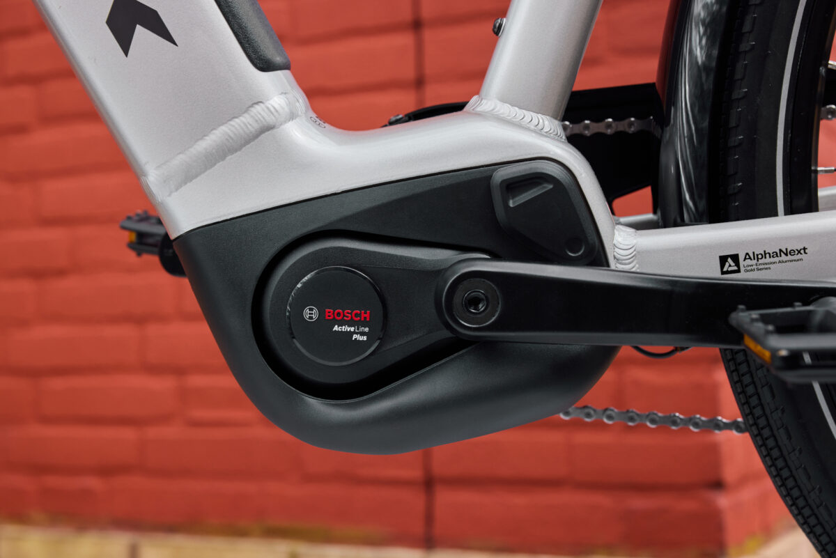Jak technologia zmienia jazdę na rowerze? E-bike’i, inteligentne trenażery i nowoczesne akcesoria