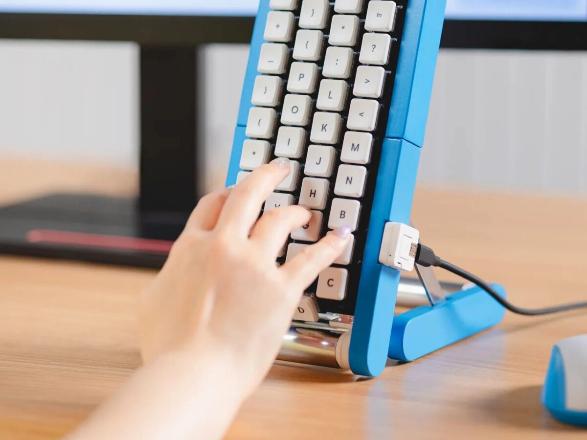 Google stworzyło klawiaturę dla jednej ręki, która przypomina ruchome schody