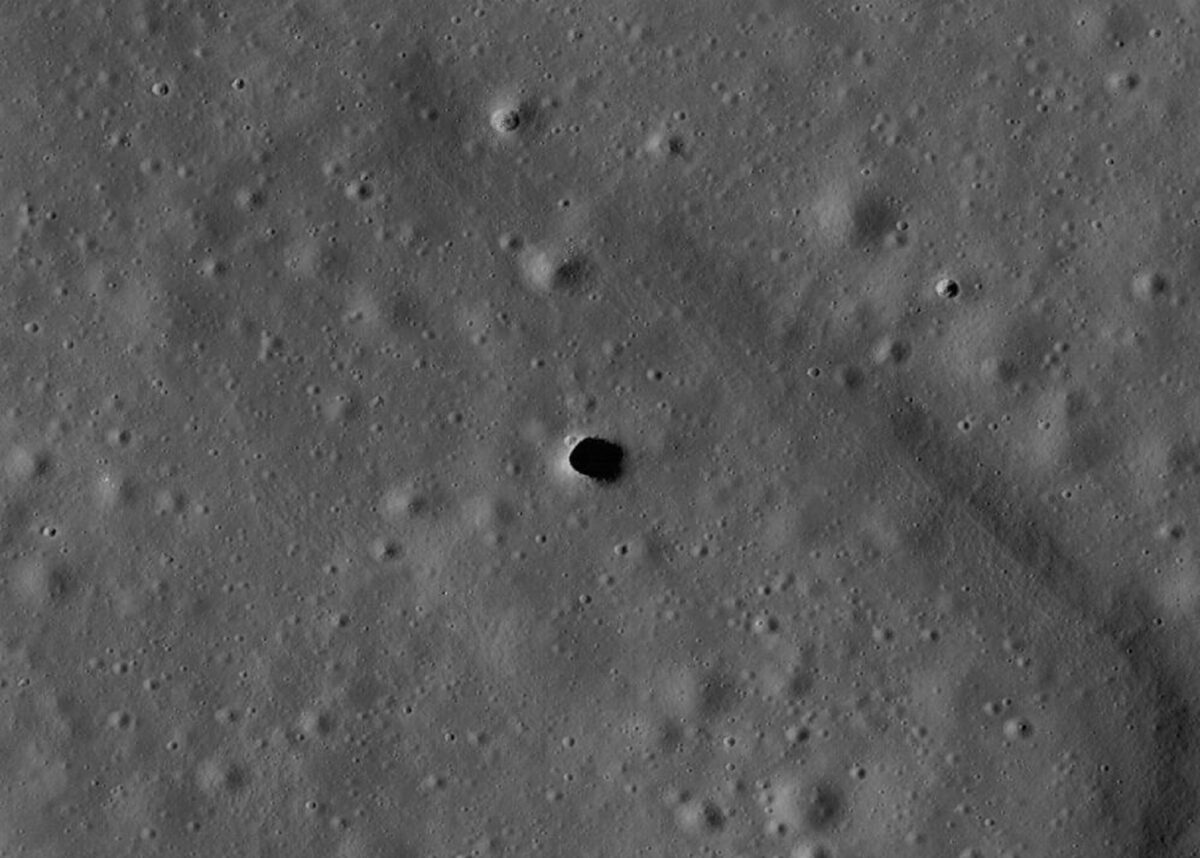 Tajemnicza dziura na Księżycu priorytetem dla NASA. Agencja mówi, co może się w niej kryć