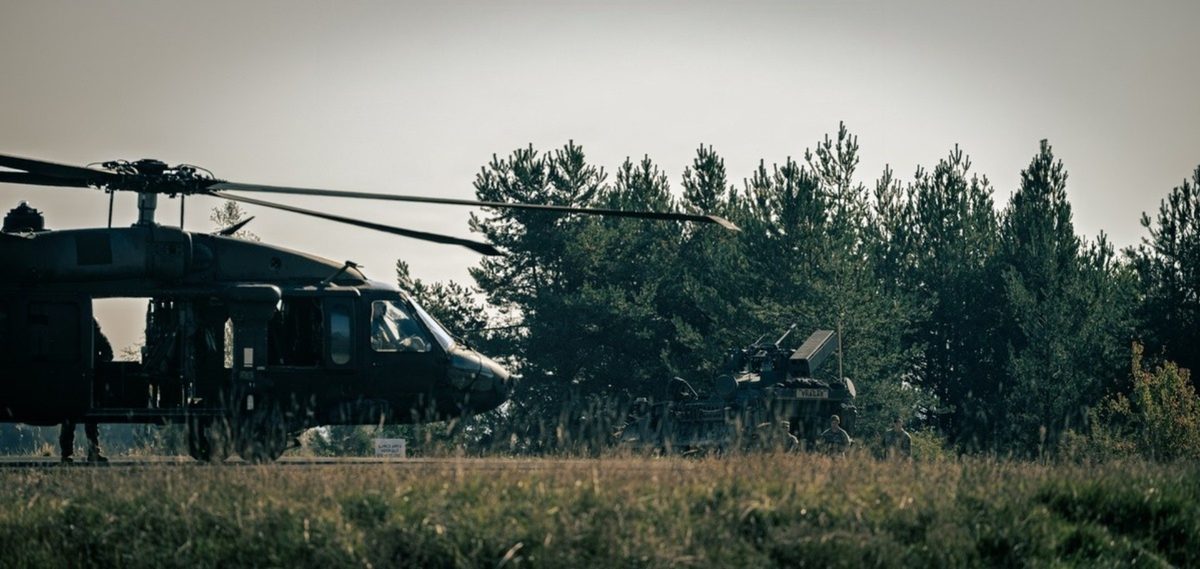 Śmigłowiec Apache dostał nową robotę. USA zrobili z niego pogromcą z naziemnym zwiadowcą