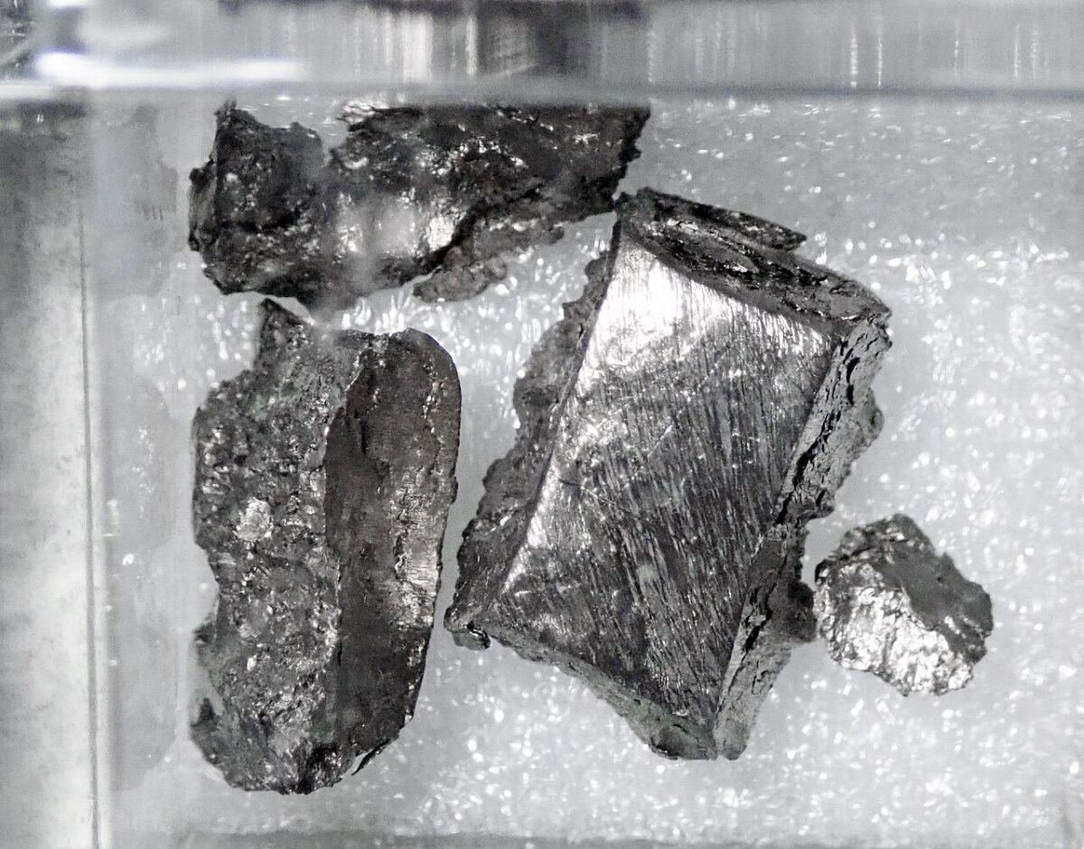 Chemicy zamknęli cenny pierwiastek w molekularnej klatce. Teraz chcą pójść o krok dalej